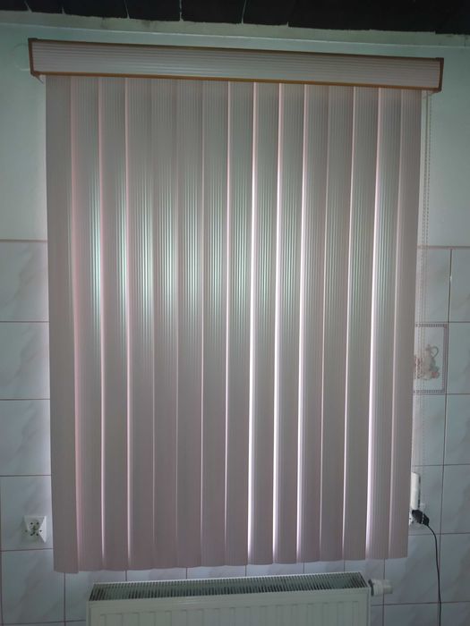 Roleta okienna pionowa szer.120 wys.160. Cana za dwie sztuki.