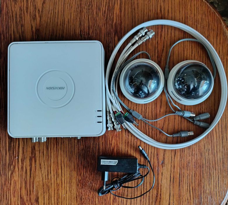 Комплект для видеонаблюдения Hikvision регистратор+HDD 500Gb+2камеры