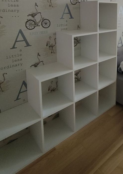 Biały regał schodkowy / kaskadowy – 10 przegródek (na książki, zabawki) kalax  eket Ikea agata