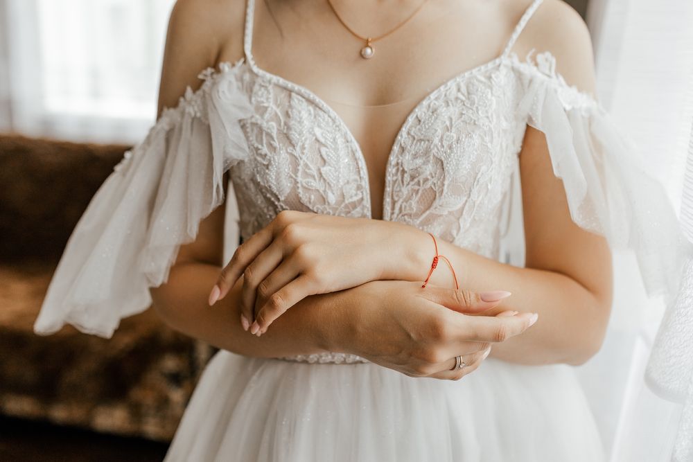 Весільна сукня, білого кольору