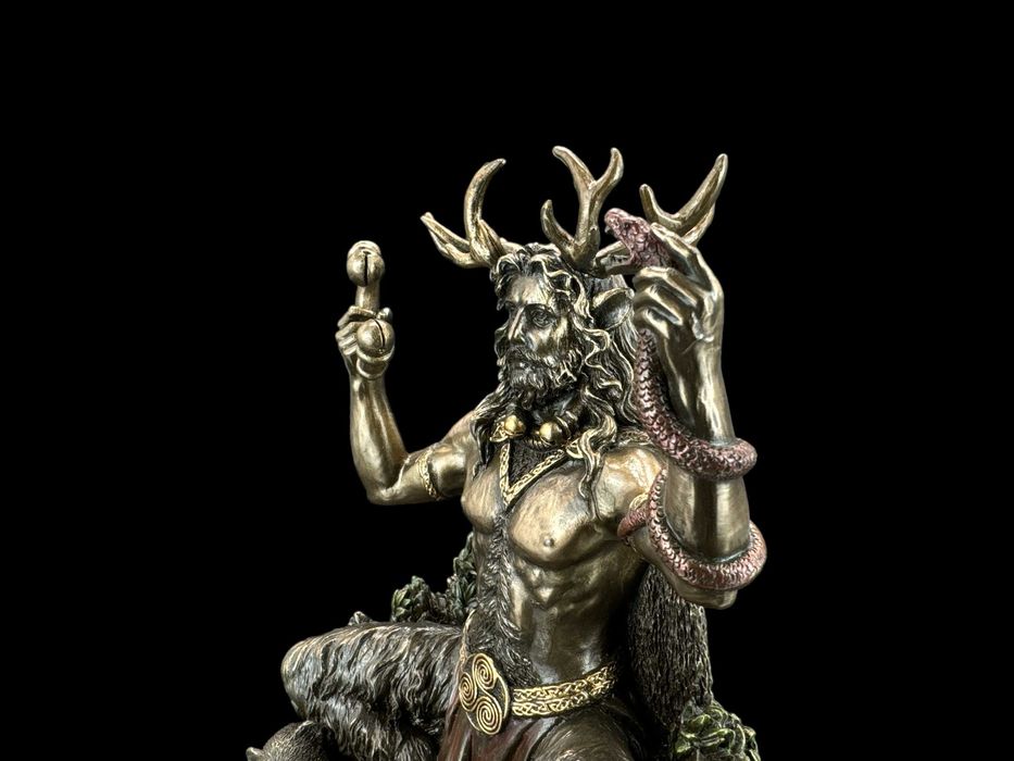 Siedzący Nordycki Bóg Cernunnos Veronese (Wu77059a4)