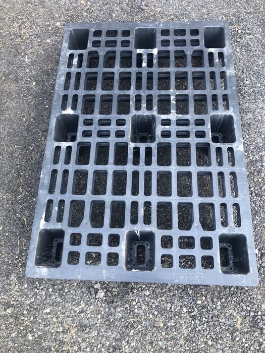 Palety plastikowe 120x80