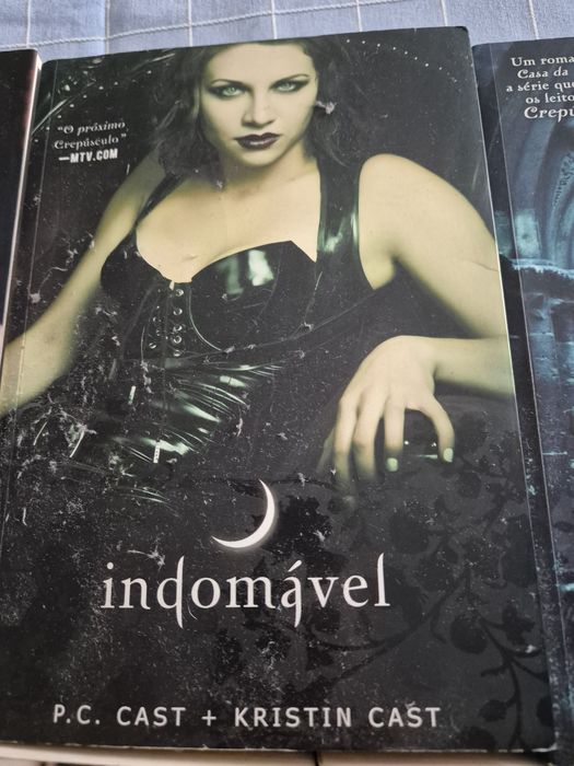 Coleção de livros ( Casa da noite). 5 livros.
