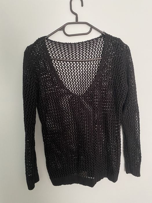 Sweter siateczka z dziurami z głębokim dekoltem