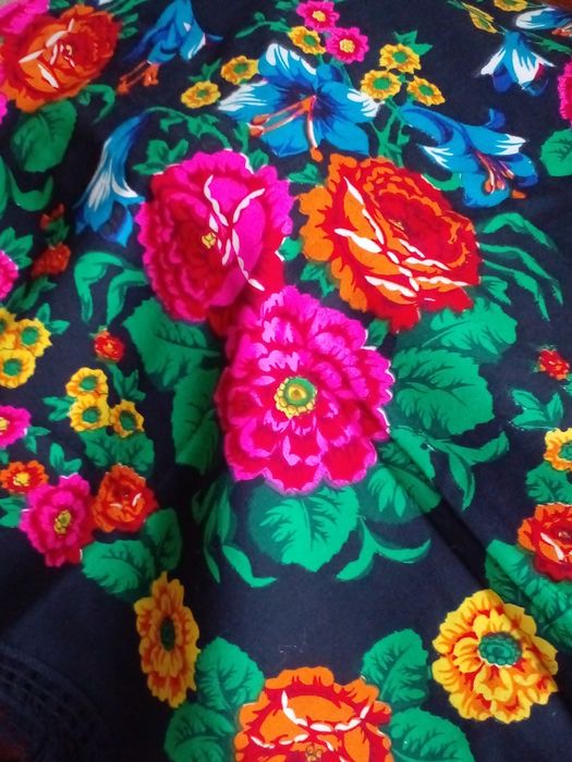 Продам дві великі шерстяні хустки