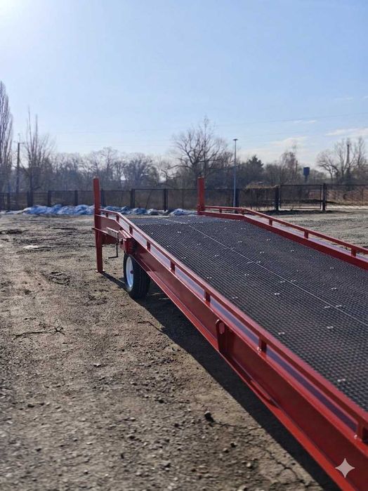 Розвантаження морських контейнерів та фур з рампою