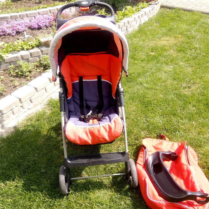 Прогулочна каляска в хорошому стані , у користовані практична.