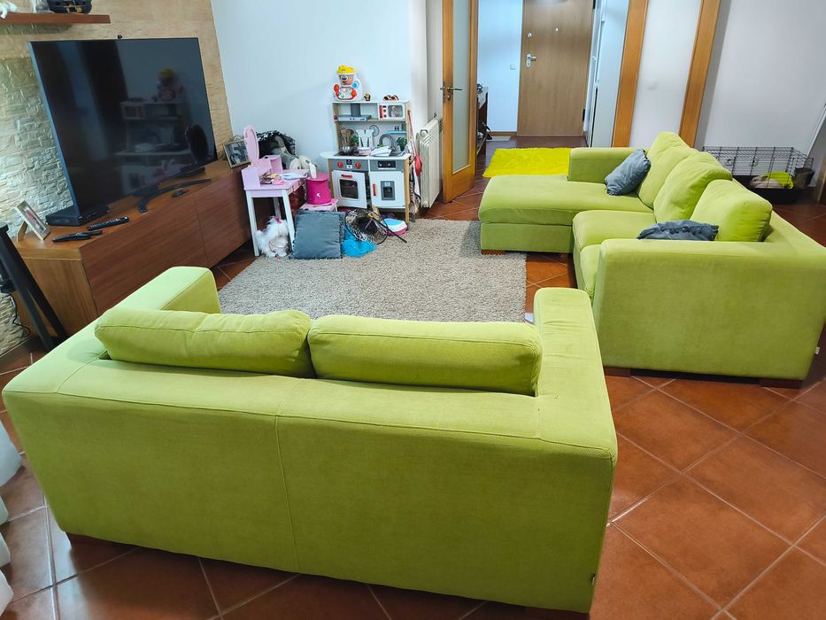 Dois sofás em bom estado