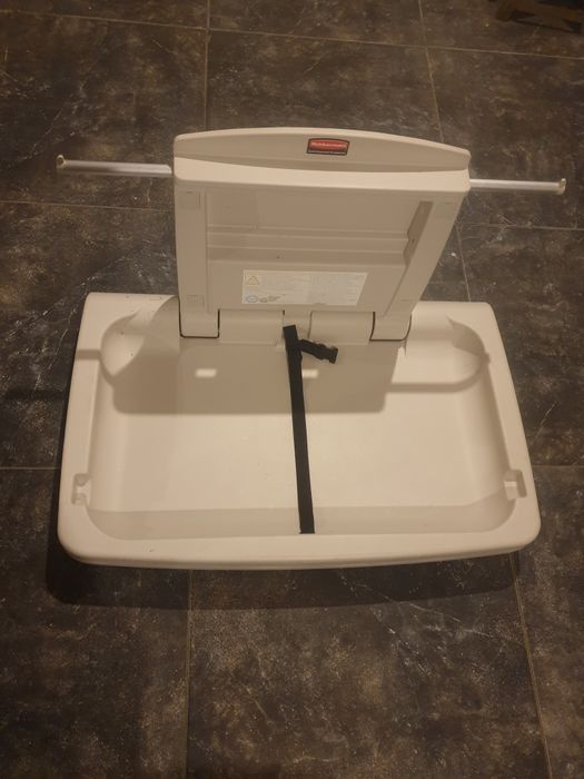 Fraldário Rubbermaid para WC restauração