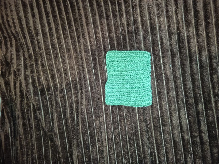 Віддам головні убори та шарфи для діток