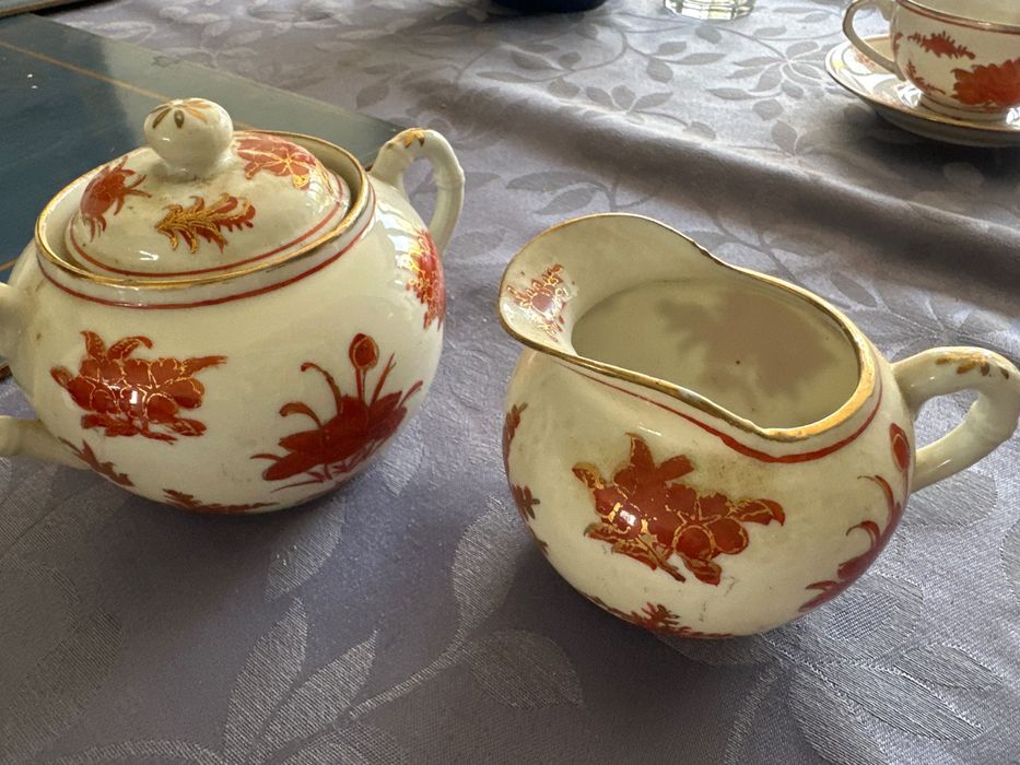 Bule de cha, leiteira e açucareiro, 24 copos de ovos e 24 colheres