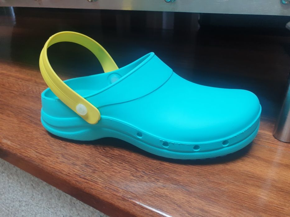 Clogs novas (pluma)