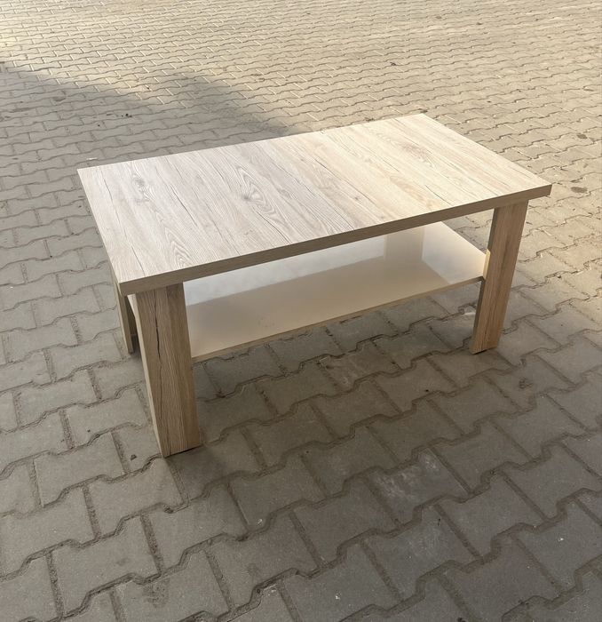 Stolik kawowy z półką