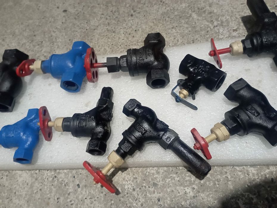 Крани для води гвинтові