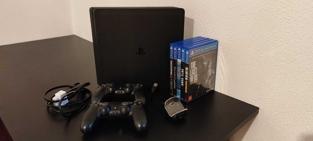 Playstation 4 Slim 500 GB c/ Jogos