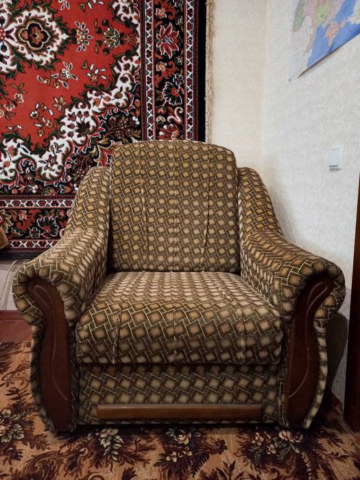 Диван та два крісла