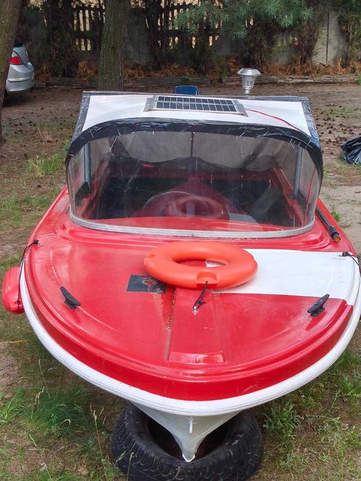 Łódź motorowa Delfin 4 m + Evinrude 8 KM – podwójne dno, instalacja solarna