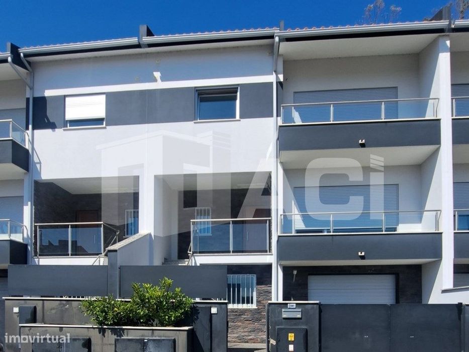Moradia T4-com terraço e churrasqueira- São Romão - próximo hospita...