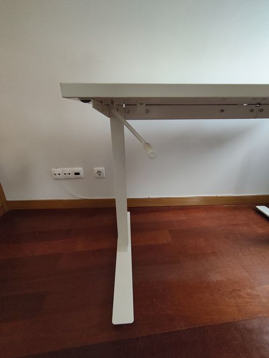 Secretária com altura Ajustável