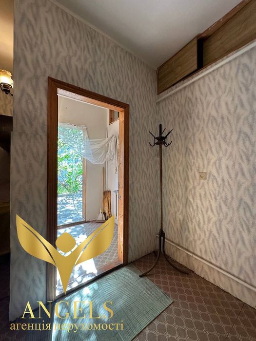 Продаж двоповерхового будинку із трьома гаражами та -1 поверхом