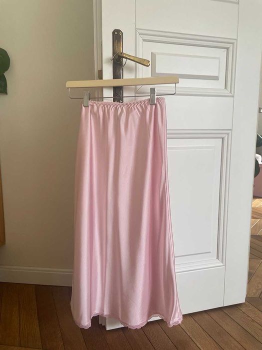 Сатинова спідниця рожева slip German Apparel
