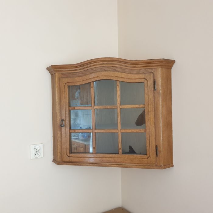 Rogowa szafka drewniana