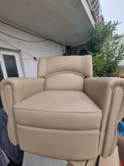 Sofás, Poltronas, Secretária e baú