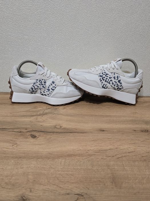 Жіночі кросівки New Balance 327 Animal
