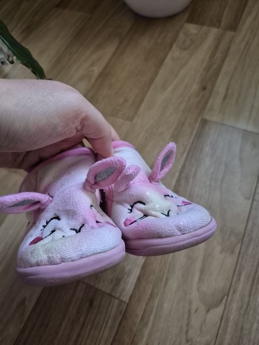 Kapcie rozmiar 25