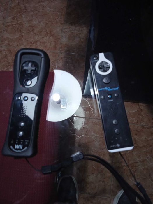 Consola nintendo Wii com quatro comandos, não respondo a SMS.