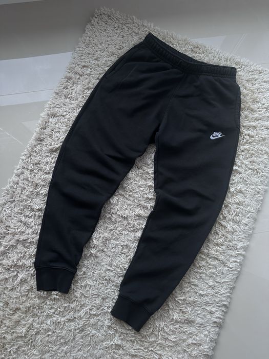 Штани Nike.