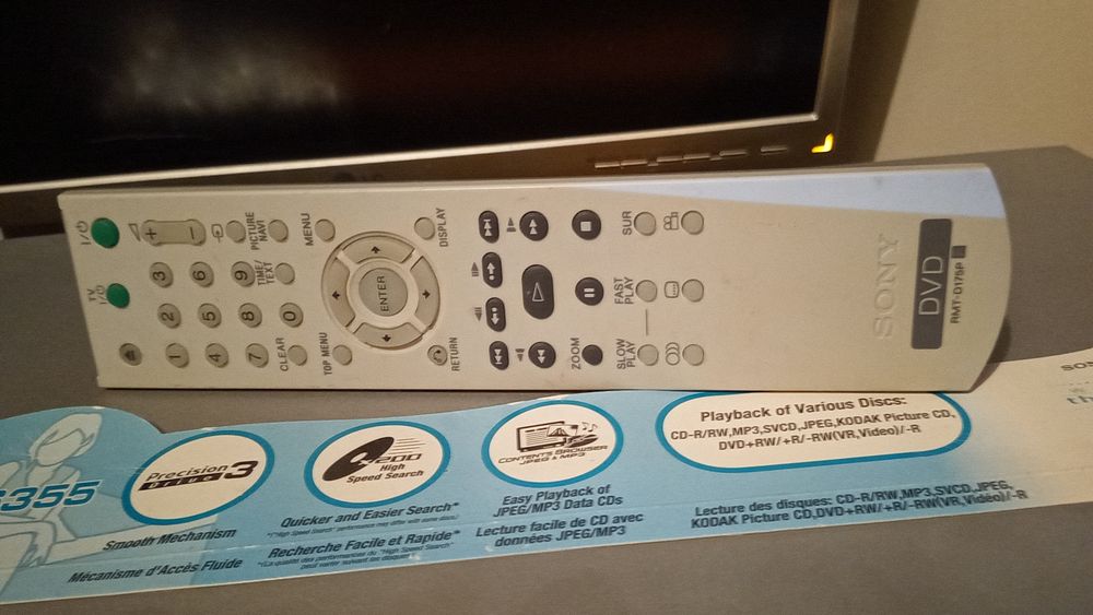 Leitor de Cd's e DVD's Sony com comando