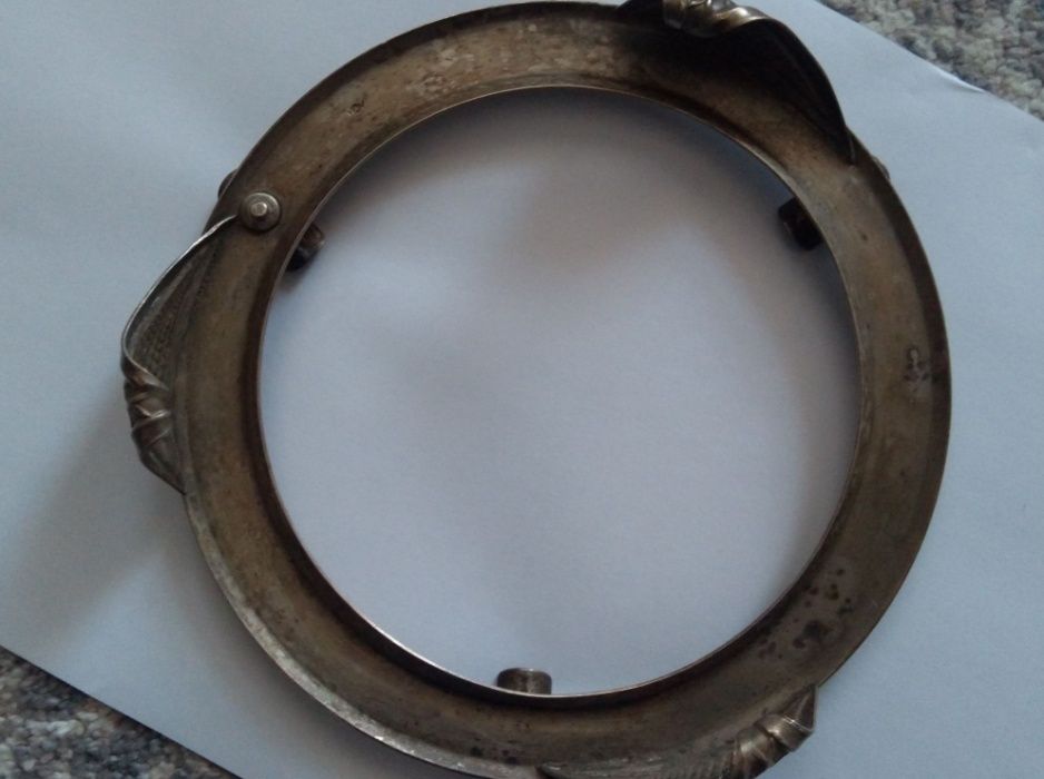 stara metalowa podstawka na papierosy i miseczka