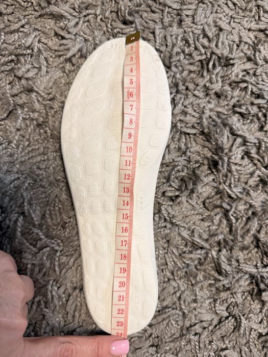Продам кроссовки Adidas ultra boost 36 размер