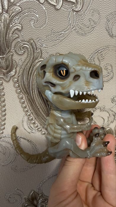 Інтерактивний ручний динозавр Кістяний скелет Дум Фінгерлінгс WowWee Untamed Skeleton T-Rex by Fingerlings - Doom