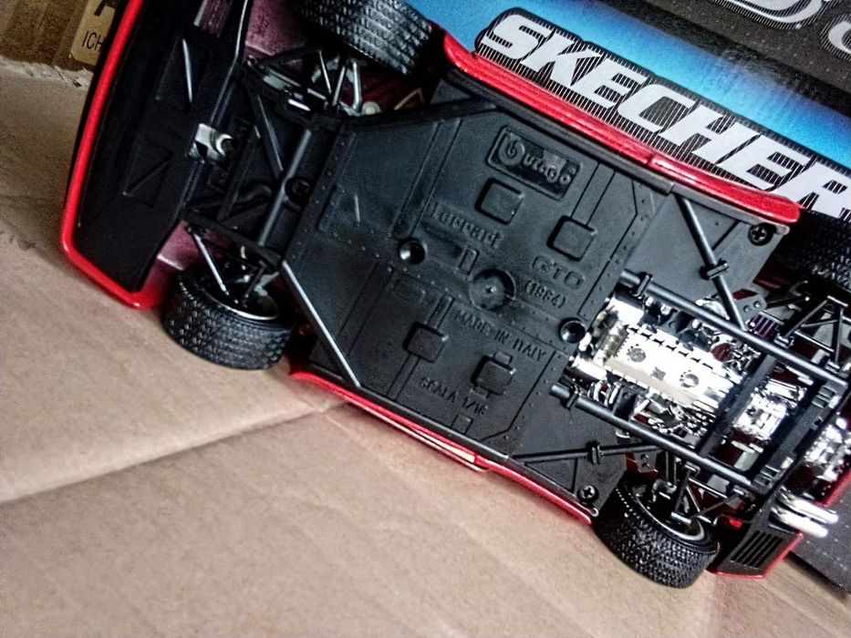 Ferrari 288 GTO  Bburago масштабом 1:18.