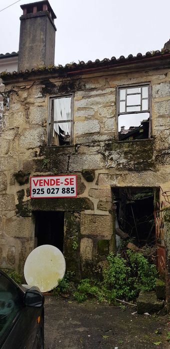 Pequena casa em Viseu/Silgueiros para restaurar