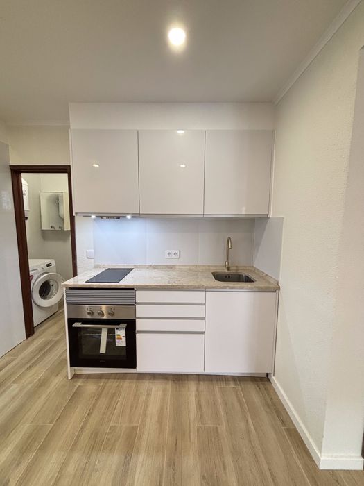 Apartamento T1 remodelado, no centro de Caneças - pronto a estrear