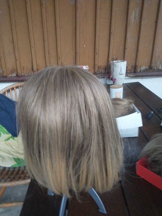 Sprzedam peruki naturalne.