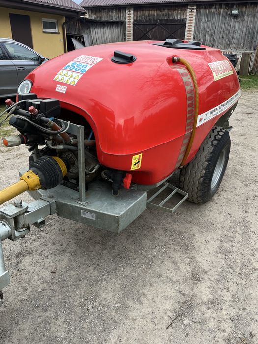 Opryskiwacz sadowniczy  Ricosma 1500 / 1600l