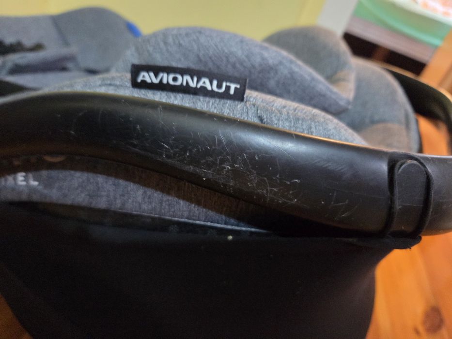 Fotelik - nosidełko Avionaut Pixel z bazą ISOFIX, szary, bezwypadkowy
