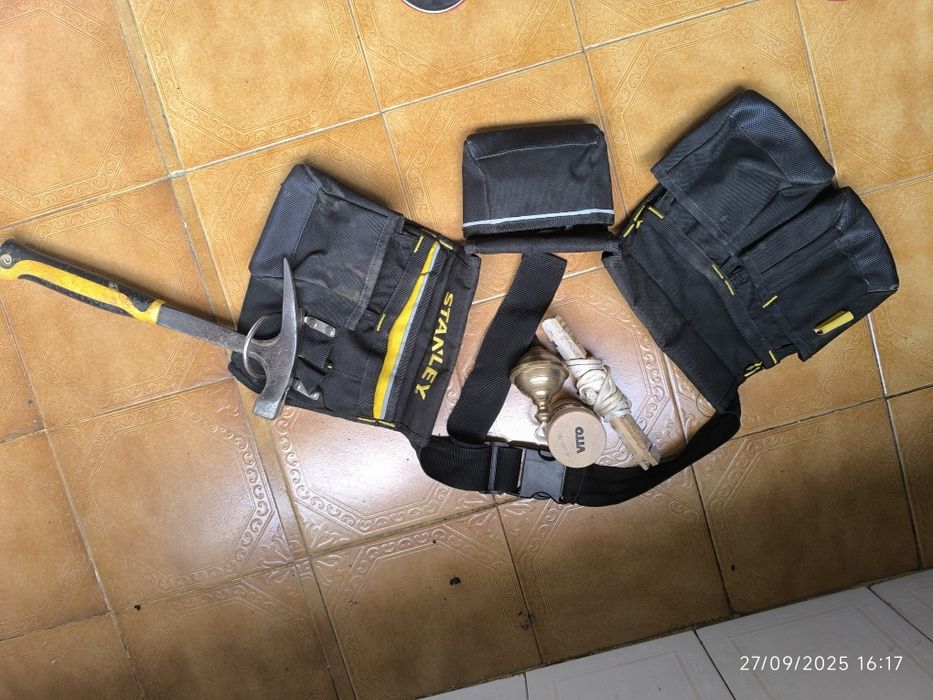 Bolsa Stanley de carpinteiro com prumo novo e martelo