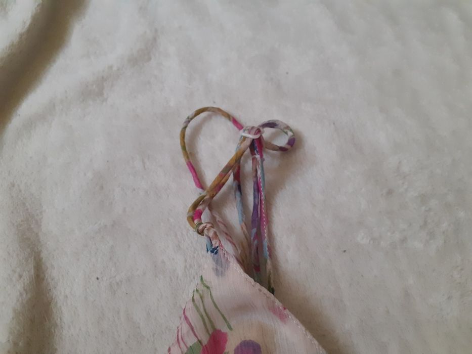 Kolorowa sukienka w kwiatki  na ramiączkach