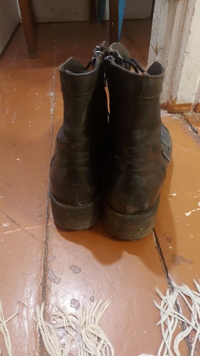 Безкоштовно віддам жіноче взуття 40р.