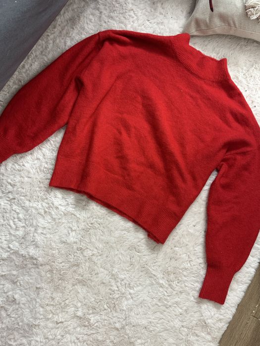 Czerwony sweter reserved