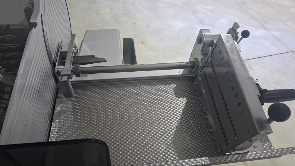 Fiambreira com carrinho transporte