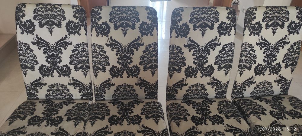 Conjunto de 4 cadeiras muito elegantes