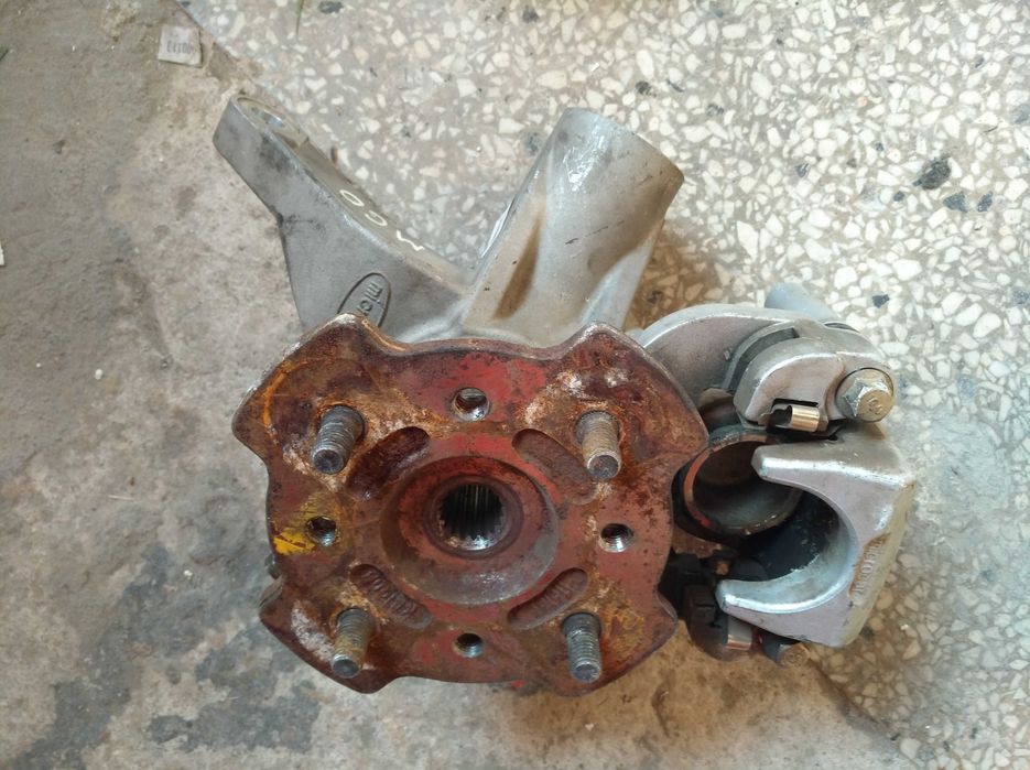 Piasta zwrotnica tarcza zacisk microcar ligier mgo xtoo ixo virgo