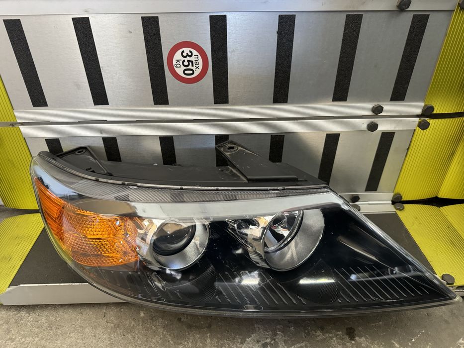 Фара права ксенон kia sorento