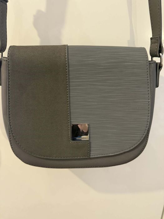 Szara torebka monarii